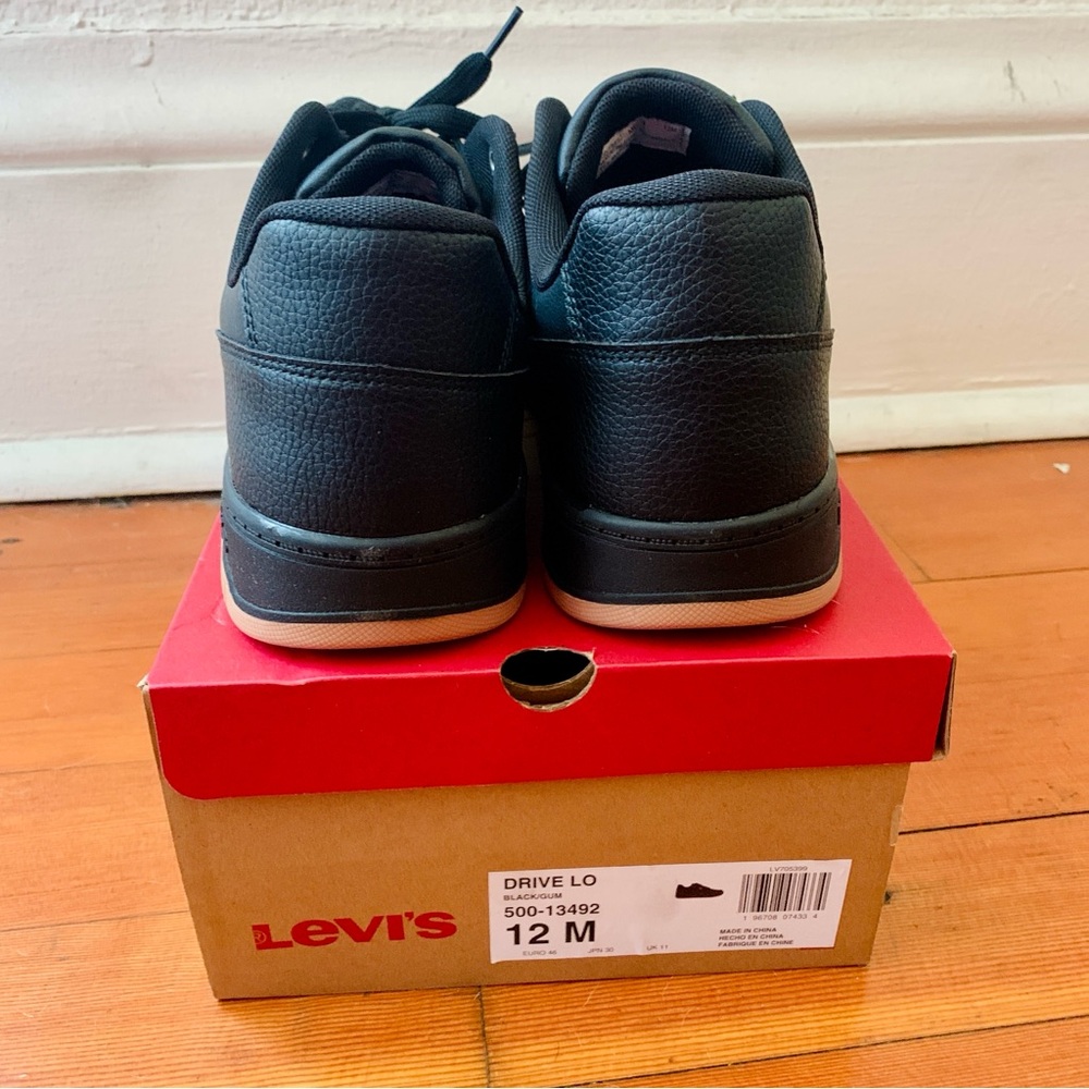 Levis Shoes - Picture 2 of 9